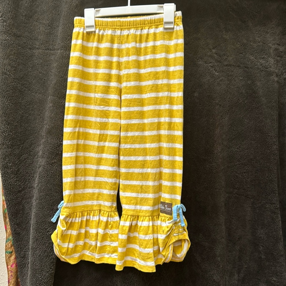 Matilda, Jane pants